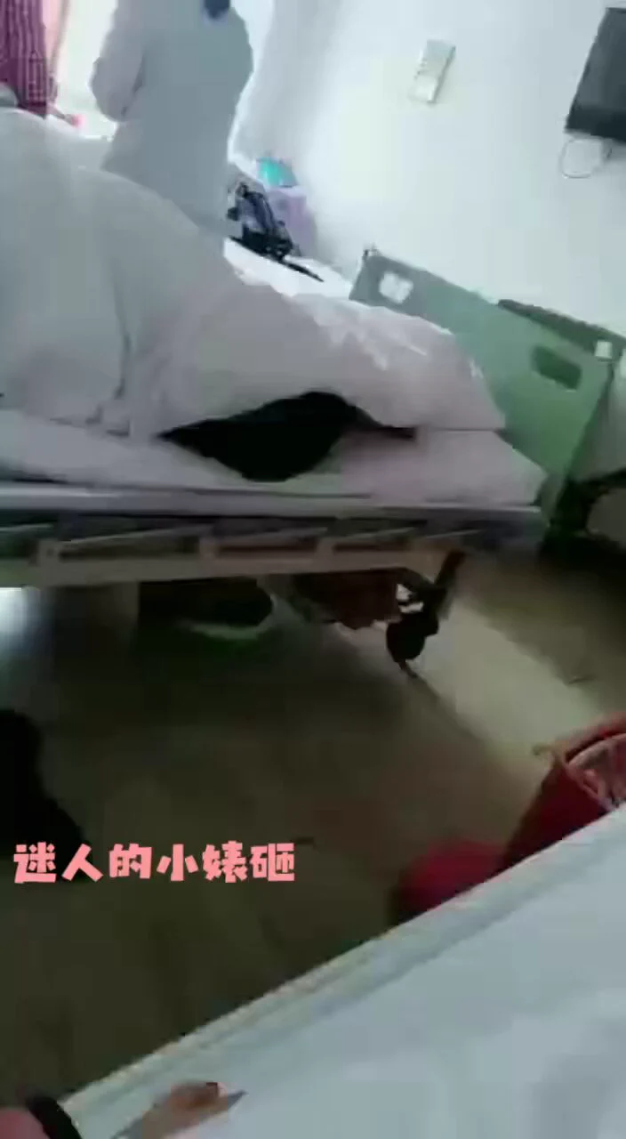 生病都止不住发骚，骚的不行了！哪怕大白天医生查房时，哪怕输着液打着吊瓶，都忍不住在被窝里要自慰啊！说话声掩盖了玩具的震动声，明明是悄悄隐秘的，可我就如公开对着所有人一样，快感超强烈不到一分钟就高了，拼命克制自己才没有当场大声叫出来😱😱@xyberdolls @xybereum @xyberlabs https://t.co/KfQBfmwhWz