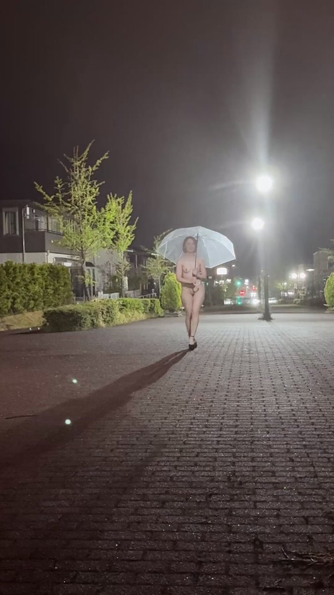 お散歩してたら
雨☔降ってきちゃいました♪ https://t.co/XvKcsgKB5E