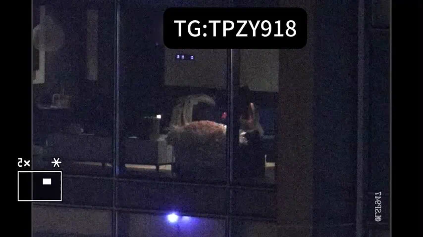五星酒店高空窗户 都是个顶个极品长腿高颜值女神 一般人见不到想不到的那种 看看你们女神怎么跪着当狗的，怎么被蹬的 推上只有片段 完整在主页电报 评论区 https://t.co/iFBntw4SWd