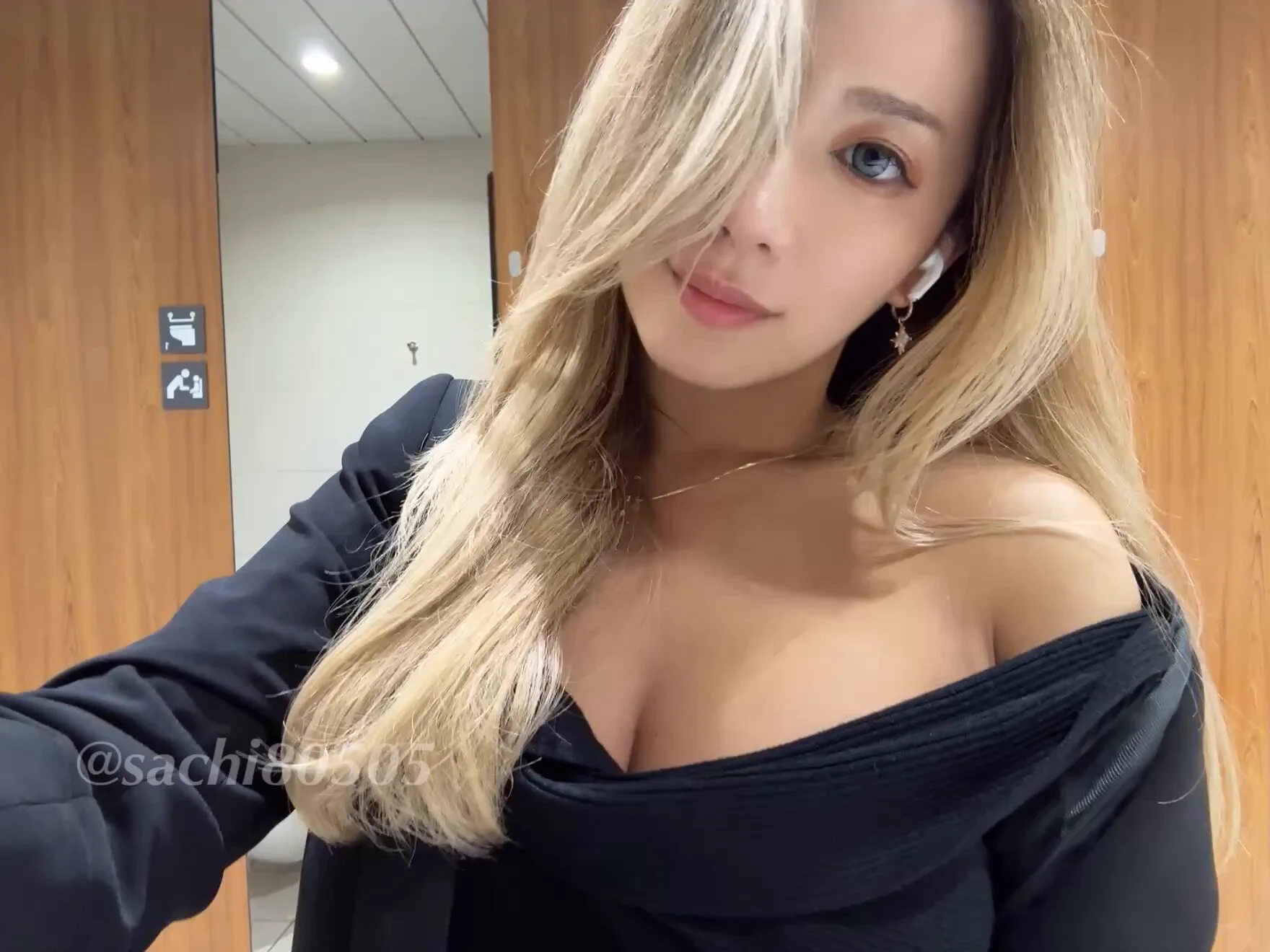 週の真ん中お疲れさま〜動画にしたよ❤︎微妙に顔見えてる、、？すぐ消すかもだから早く見てねッ