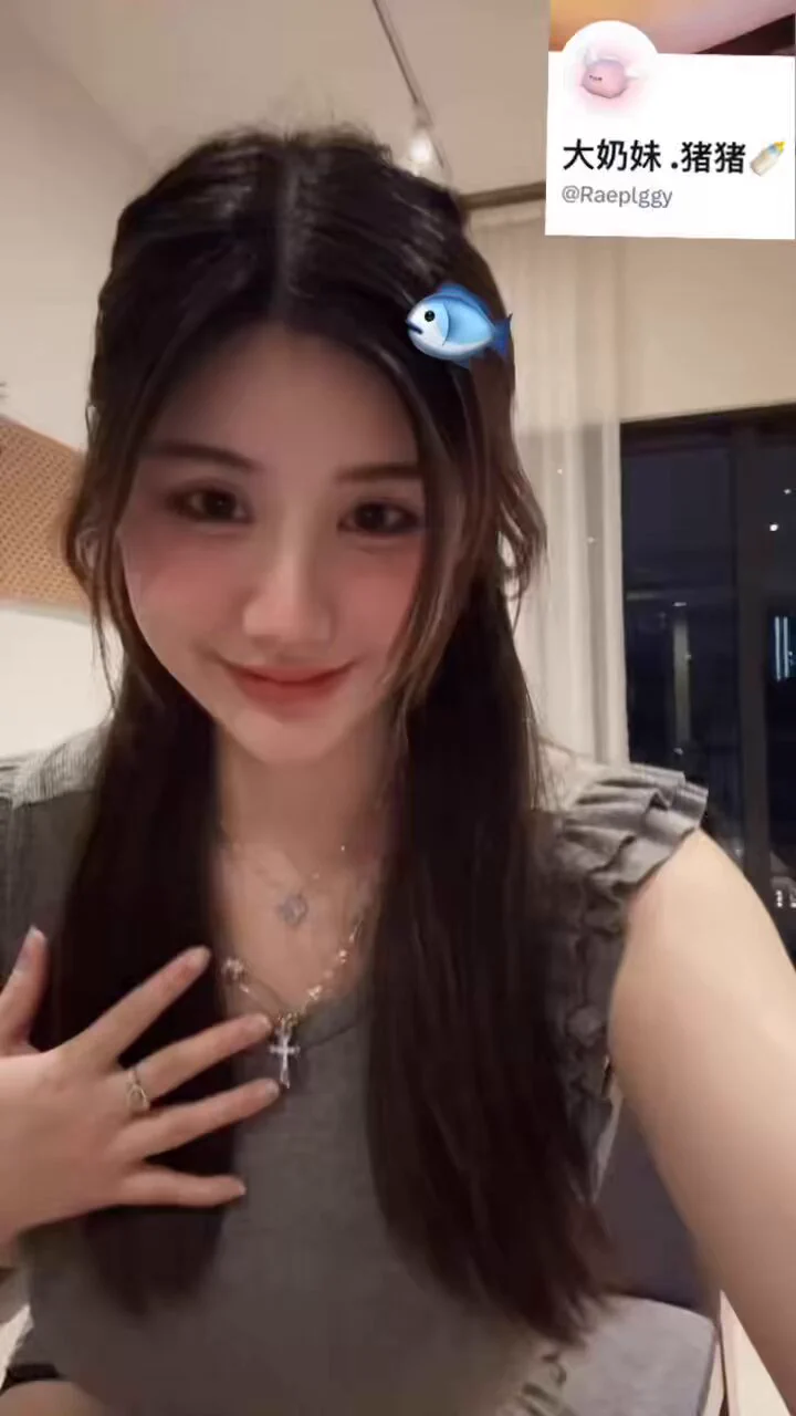 昨晚520约的粉丝玩的不过瘾，今天打电话叫我来他家，刚一进门录个视频 他就急不可耐的想要了拼命的挤我的奶子，救命！这个样子真是太涩了#反差奶妹 https://t.co/Tzz4MDnk25