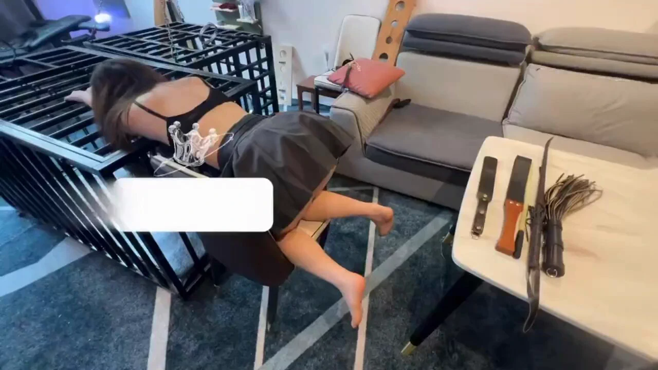 继续翘起来屁股打屁股 小m的内心还应该是更多的刺激感吧 不知道主人下一步是要打哪里或者是要干什么了 #调教 #母狗 #骚货 #性奴 #开发 #犬奴 #驯化 #反差婊 #扇脸 #露出 （因平台不能发完整版 完整版看置顶或评论区） https://t.co/7zlJYQ8lWc