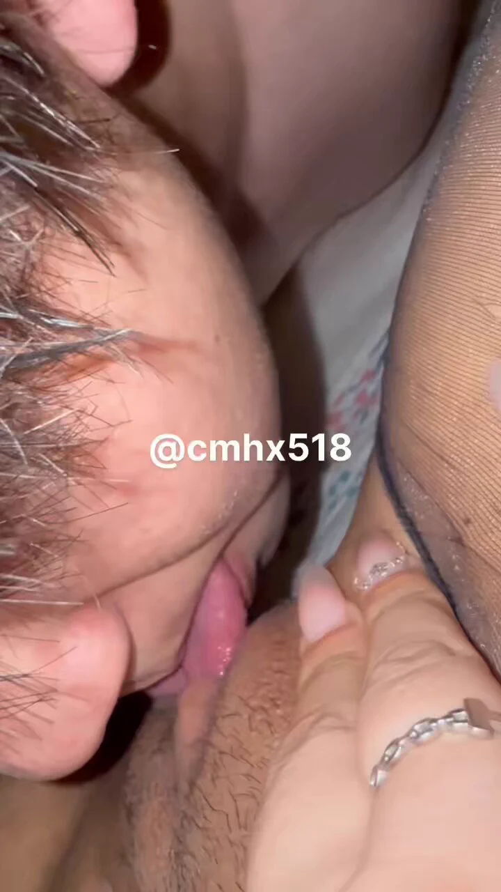 又在教弟弟怎么舔🖊️，怎么🐶喝水怎么吸我阴蒂。整套教完真的好会舔直接到高潮。看完整版视频私信过🚪进福利电报群#反差 #幼儿园老师 #舔b @SexytoBaby @SexytoLady@SexytoDoll @SexytoGirl https://t.co/gE9tNRWVLh
