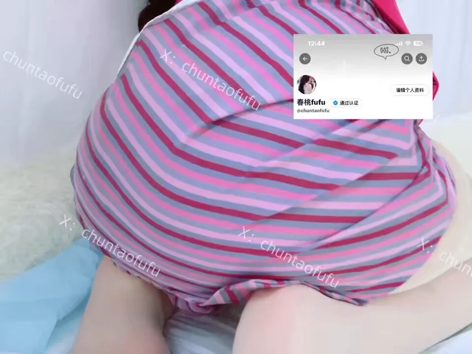 翻出了我以前工作的航飞服真的蛮反差的以前上班的时候我是最听话的那一个，乖乖服务客人，现在也是乖乖服务屏幕前的你们套子都要被我抠烂了，爽飞了@Naiyeximilu @TianxinKitten https://t.co/KMyuQNzeGx