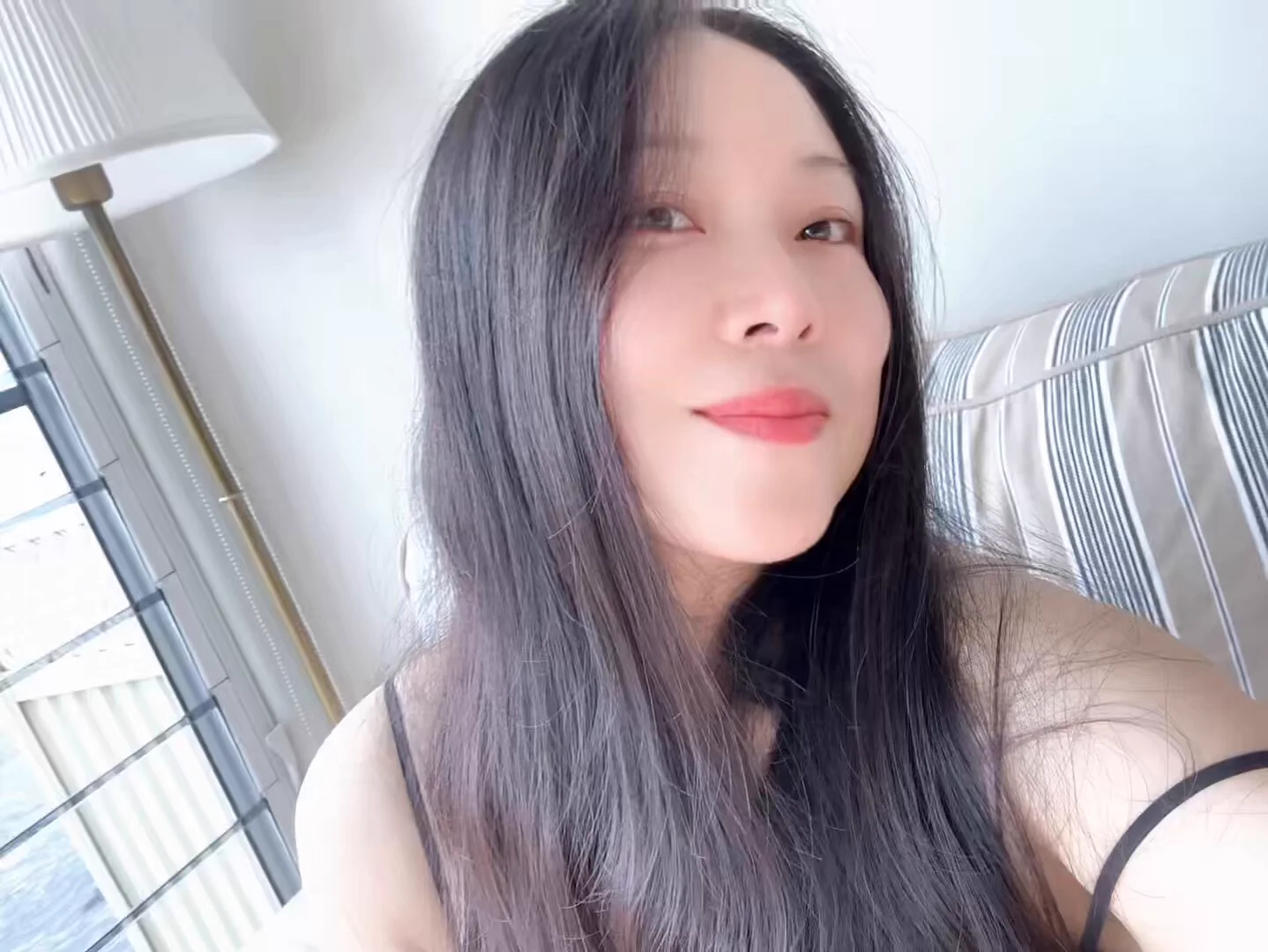 穿丝袜了。看得出来吗？ https://t.co/tKcX9anxkD