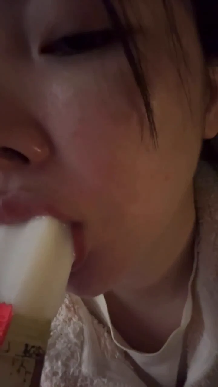 好想被喷一嘴😊 https://t.co/YCzaz8cWa8
