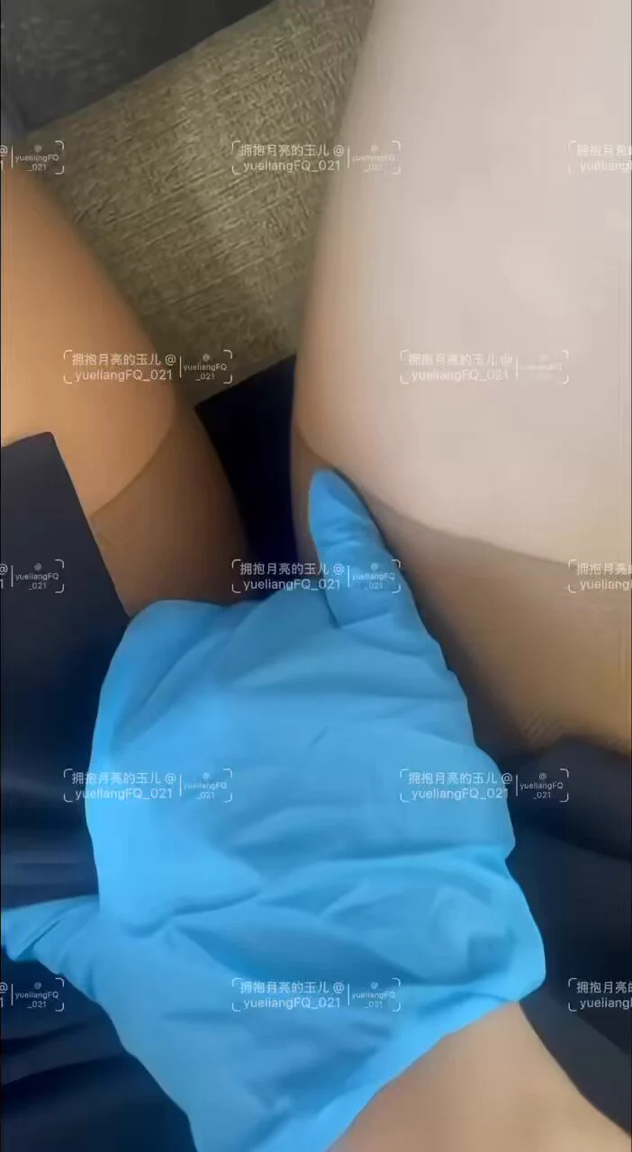落地啦！别看自拍的时候冷艳的不行，其实就是个牛马…收拾卫生的时候，感觉就已经忍不住了。趁机摸了一下小穴，已经开始湿了…我承认最近欲望有点强烈，有没有人想帮忙满足一下～ https://t.co/GhtVrjKwWZ