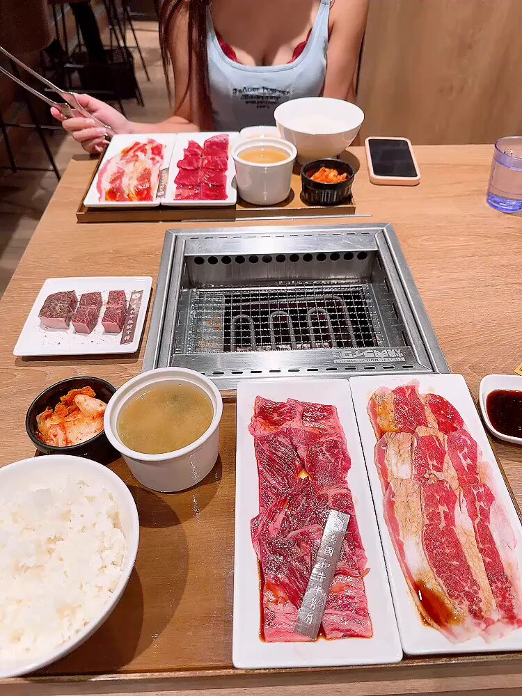 今日戰績中出三發….沒去浴室挖出來直接帶來信義區吃飯妹子好色…怕扛不住呀#女大生#D杯騷穴 https://t.co/W0M4Oh7vY2