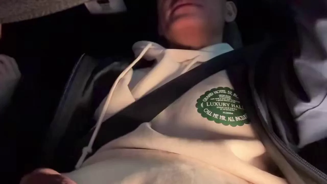 下大雨回不了家 也不夠錢坐計程車你說要來載我 我還以為遇到了好心人在等你的時候還在想說會不會擦出火花…結果上車後跟你說了我家地址你還愣在那邊不打算要開車離開。這時候 我才知道我們想的是同一件事🥵#找代駕就是要付出代價#你專心開你的車剩下的交給我𝘐𝘎：𝘲𝘵𝘪𝘯𝘨𝟣𝟣𝟣𝟨𝟨 https://t.co/YdcorVOhxZ
