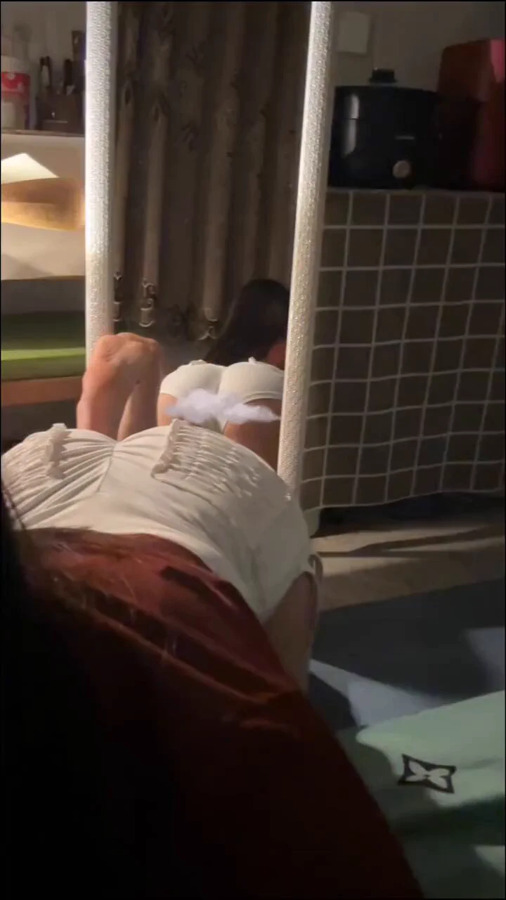 休息在家自己欣賞一下自己的屁屁有沒有想要在後面頂我哥哥們要溫柔點，妹妹怕痛濕了，我要你給我舔養，我想要你插入#後入很深我很敏感 #噴水 https://t.co/n5mCfHyc2Y