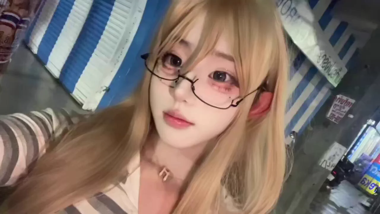 调教反差女大学生，被大两届的学长当母狗草，水嫩的学妹被抽插到高潮小穴外翻，慢慢从乖巧被调教成婊子，皮肤太水嫩，还没射进去就受不了外翻碰水！ 完整版主页领取 （照片127张 视频61段） https://t.co/V8FxE8MHSd