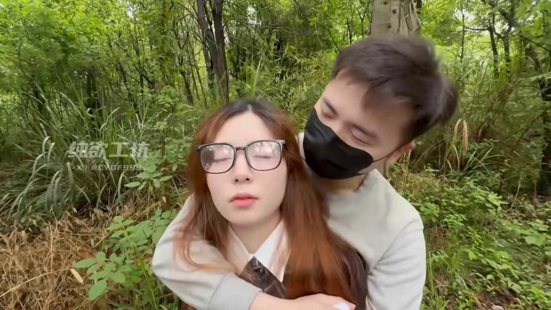 剧情系列来了，JK小妹妹一个人逛野山，被猥琐男跟踪，小玩具都给准备的好好的，妹子上劲后又是一顿输出，还喜欢上了用嘴进进出出… https://t.co/D4OoE5OR3H