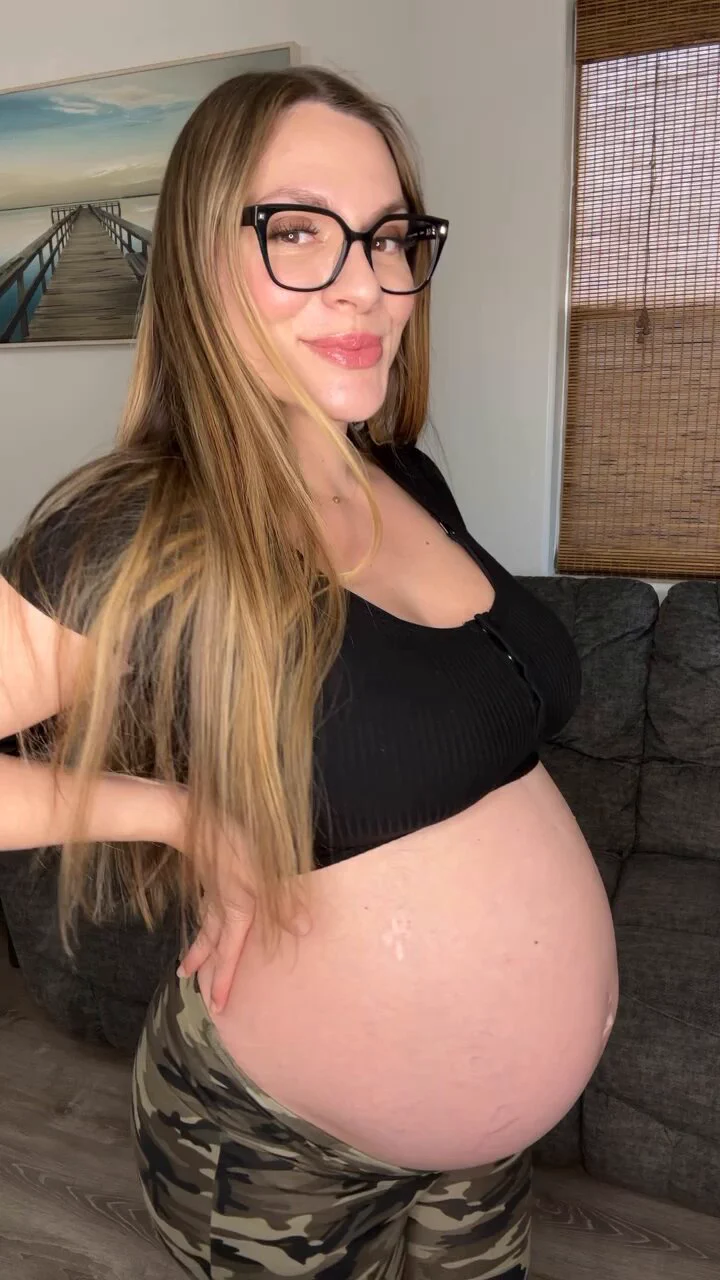 Good boys sit. Better boys click. The best ones? Watch me take it all off.” https://t.co/Gni03tt5jA