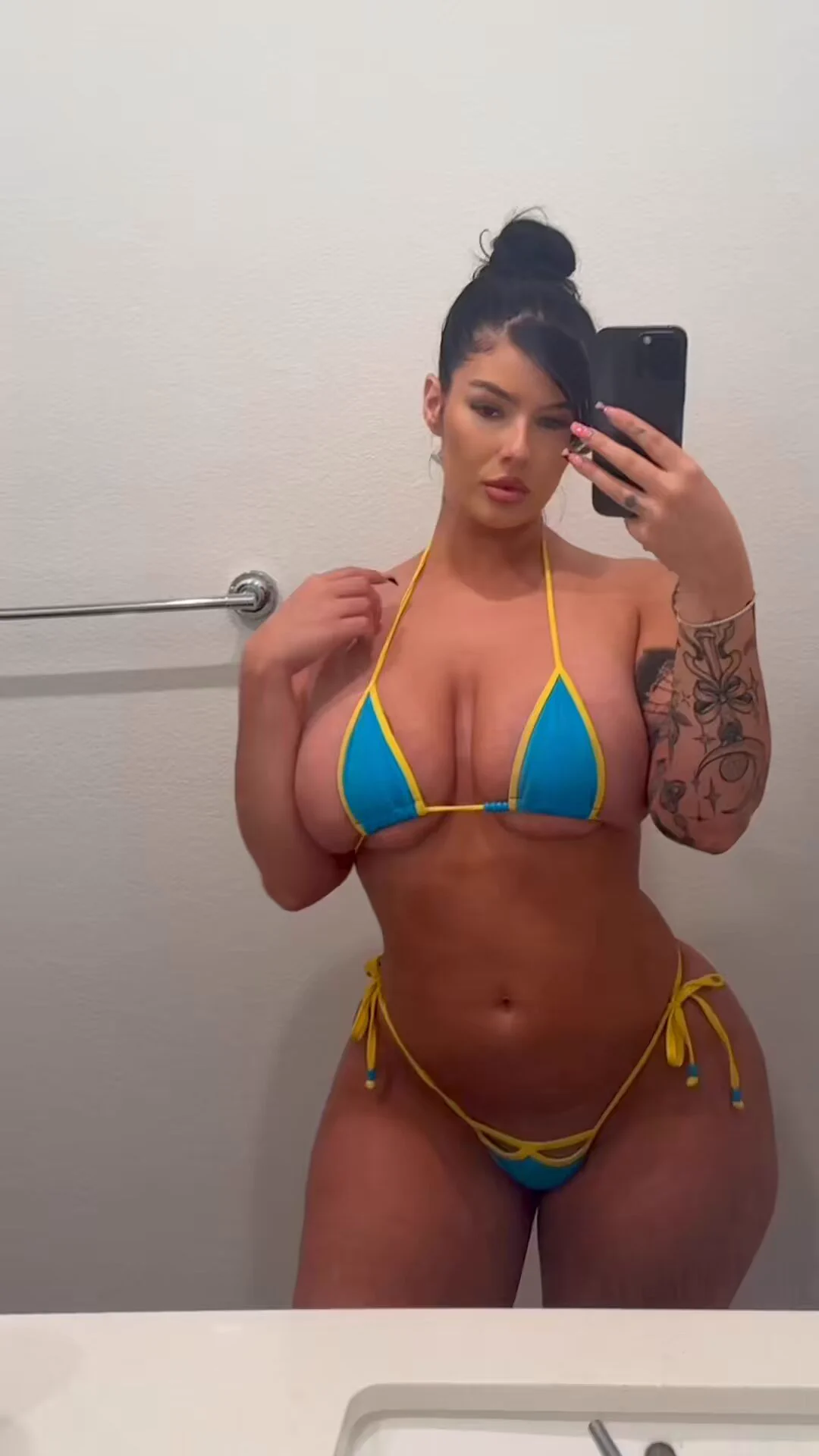 Am I too thick? 🥺 https://t.co/oyYV6K26cL