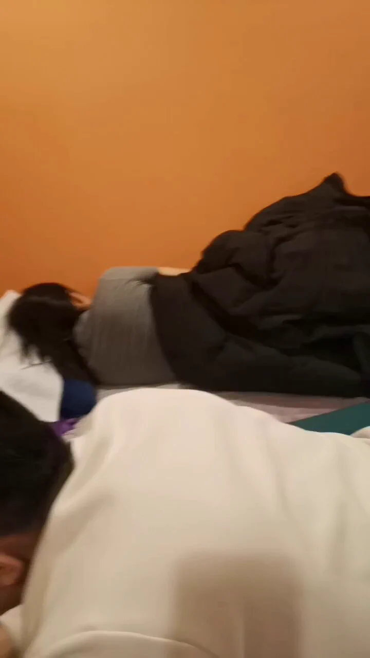 猜猜老公在干嘛。找啦4个女的看人家按摩学习。最后把他们4个睡啦。老公真厉害 https://t.co/lahGB9sHL6
