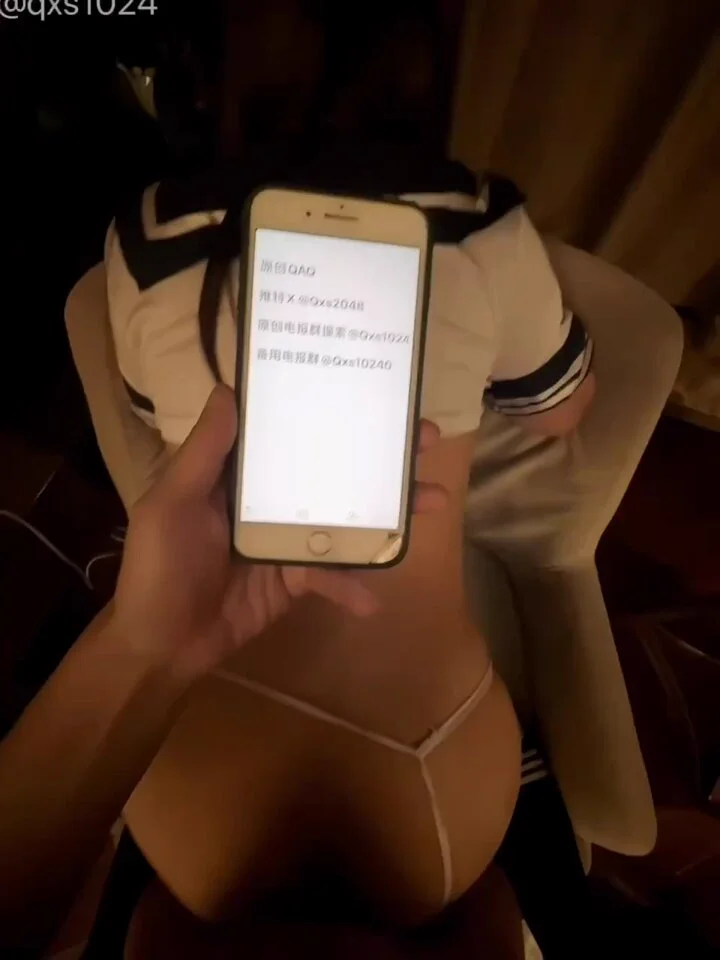 妹子带着情趣内衣跟她朋友到酒店拍私房照？本来不想过去的，奈何照片太诱人，没经住诱惑…问她要地址现在就过去！！！！让她穿着拍照的情趣内衣在房间里等我！ 要到地址直接开车到酒店爆操…舒服了… https://t.co/Kc5892CAjS