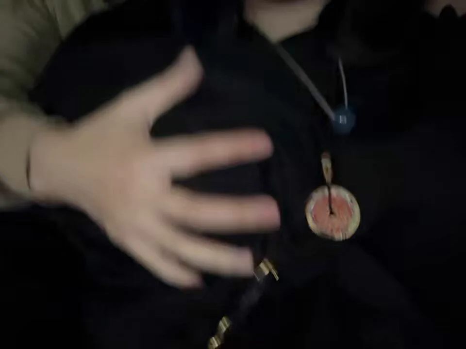 上次和姐妹一起见了🚪哥，玩了一下小“双飞”+小“车震”🤓浅评一下这个🚪哥是真的18cm，第一次见到真的18，真的真的真的超级大！！！不过姐妹大姨妈+我太热洁癖实在不想在车上做，所以🚪哥边玩我奶子姐妹边给他口让他幸福双倍🤓@SexytoBaby@SexytoLady@SexytoDoll@SexytoGirl https://t.co/IH8qn6yhEp