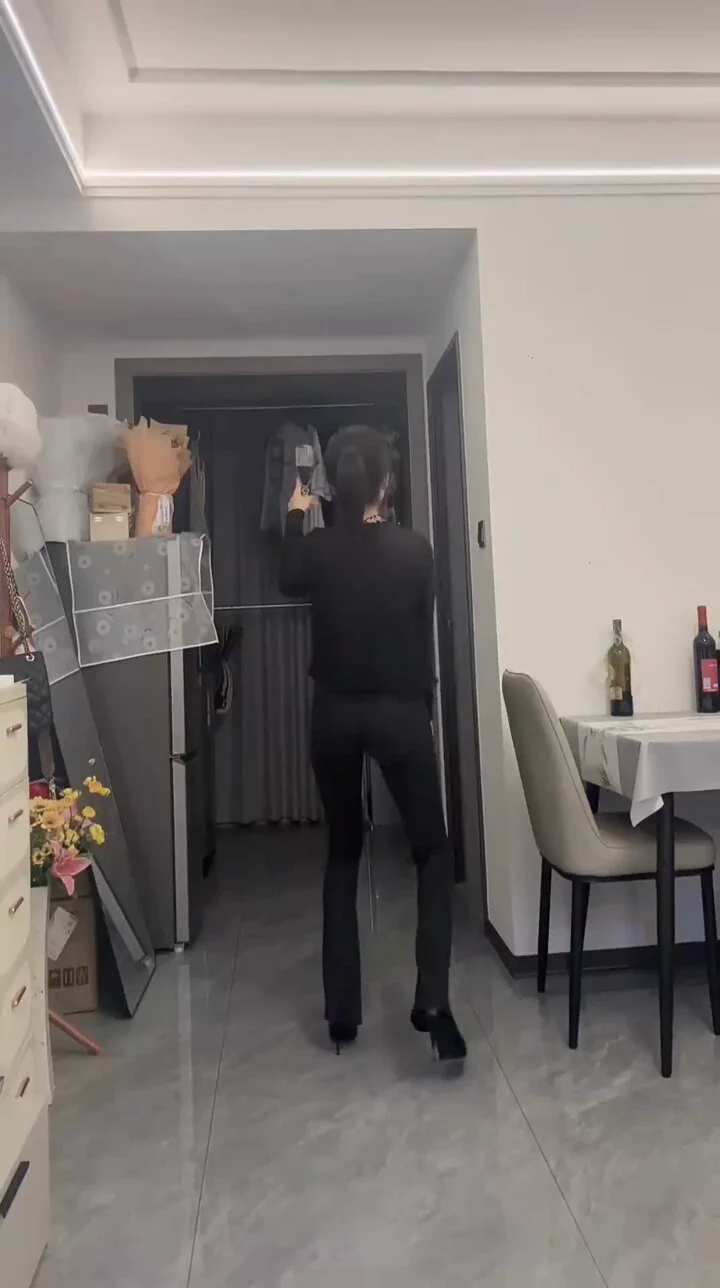 最近狂练舞技，还是跳得一团糟糕🙃这个风格你是不喜欢吗？一个赞也没，信心快没了😌 https://t.co/2pjs3uWs3y
