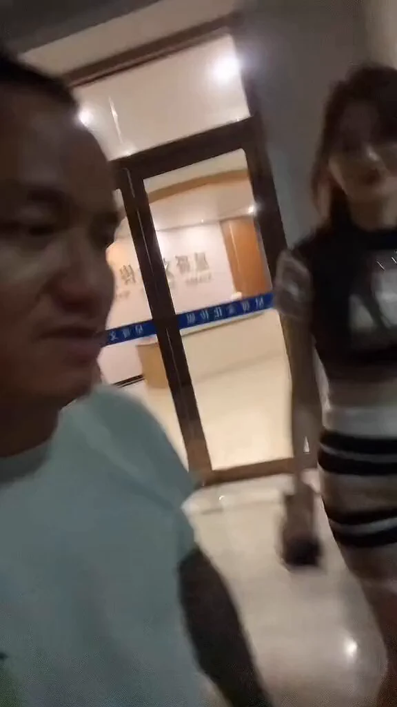 兄弟们一直想不明白她为什么那么随和，跟着土豪哥挺开心的，最后一问才知道是3张15分钟的大哥，真划算，看着就想干她 #站街 #扫街 #快餐 https://t.co/q0BFNfRVto