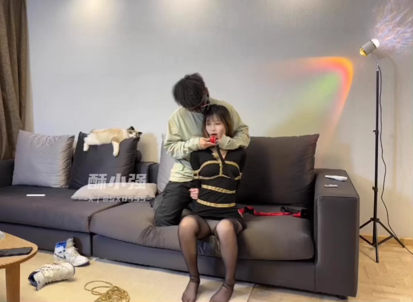放假就是好，很多聪明的兄弟已经在素人群约上了！极品女大学生，趁着假期多挣点回学校花，这不亲自把跪下把小绳子放到我手里，束缚着无力挣扎，而我也会去尝试各种体位，值得夸赞是妹子的灵活舌头… https://t.co/TvfTV96cBg