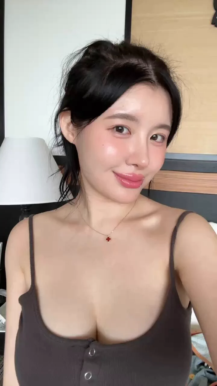 Say “Mommy” if you want me to bite🫦 https://t.co/i6rp35O1Pc