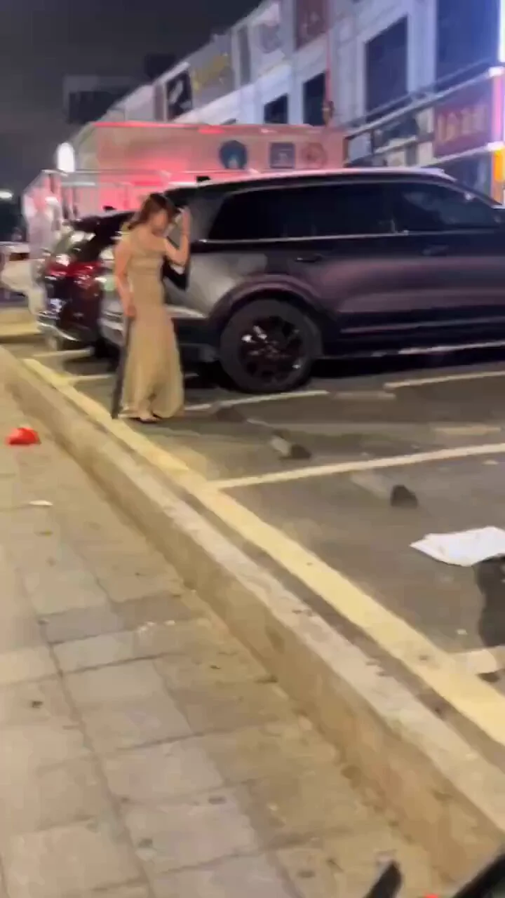 2025/5/431/晚，广东深圳，女车主维权无望怒砸理想汽车！买的时候脑子进水，现在后悔晚了！ https://t.co/wnCiZEePqC