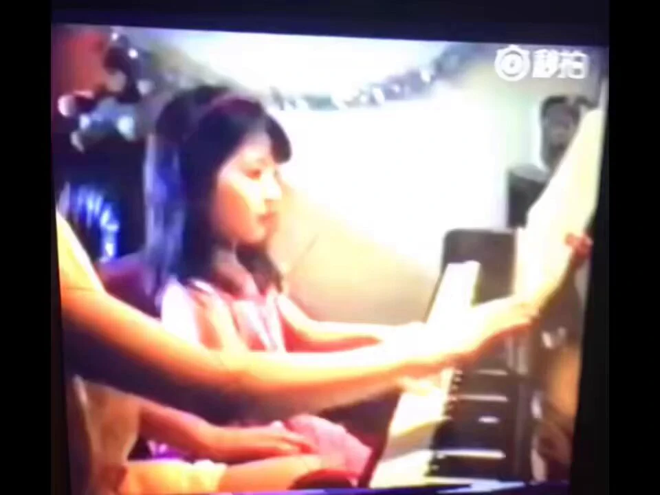 儿童节快乐分享幼年弹琴的Nini一弹琴就撅嘴或者乱唱歌就是不好好弹٩₍ᐢ｡&gt; ᴗ &lt;｡ᐢ₎ง🎵 https://t.co/ReLINaveP7
