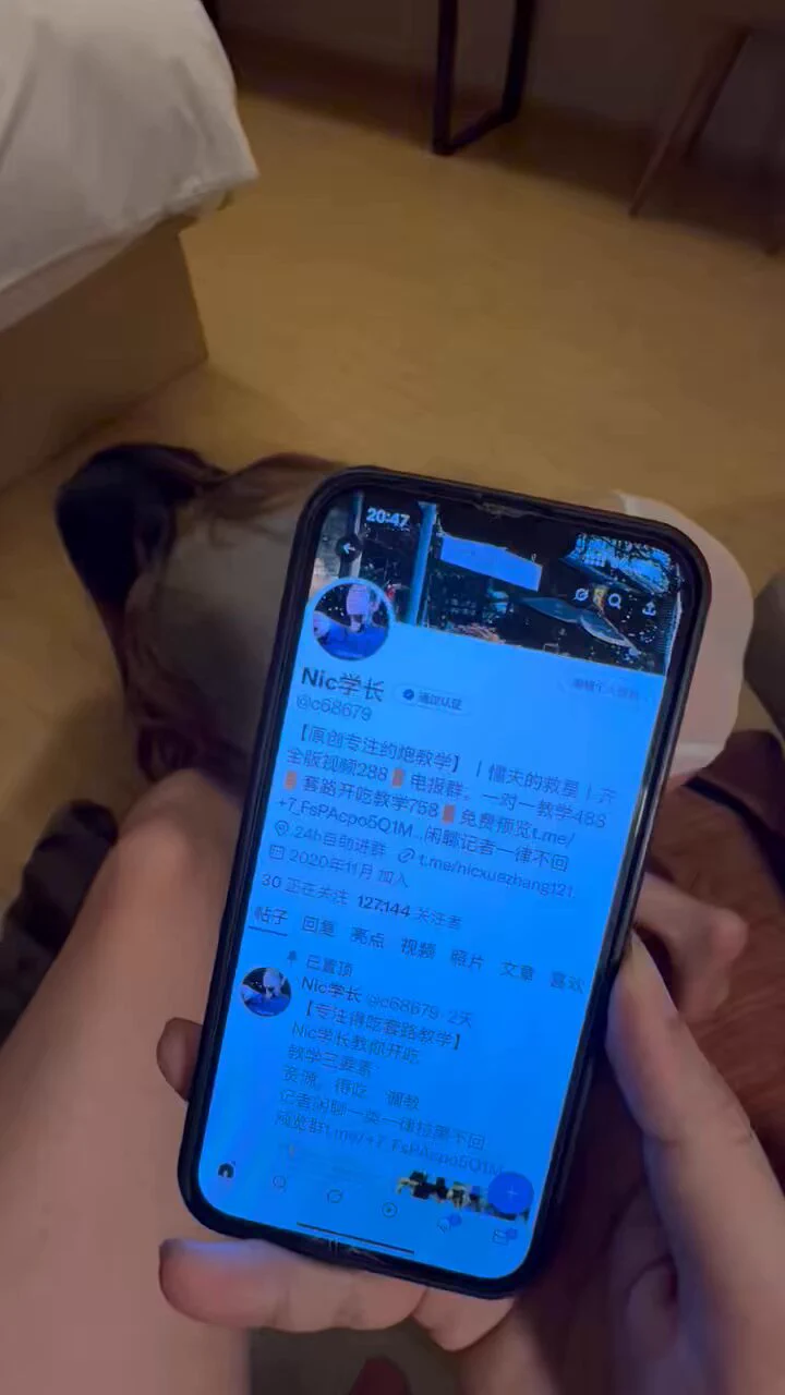 【专注得吃教学】六月份第一个，05年女大，又是一个女m背着男朋友下了晚自习，上车就吃起来了，到了酒店直接跪下开始舔，直言男朋友的鸡巴太小了@ToBulma @ToBulaer @KawasawaSen @BulmaList https://t.co/SOpRZLiRBQ