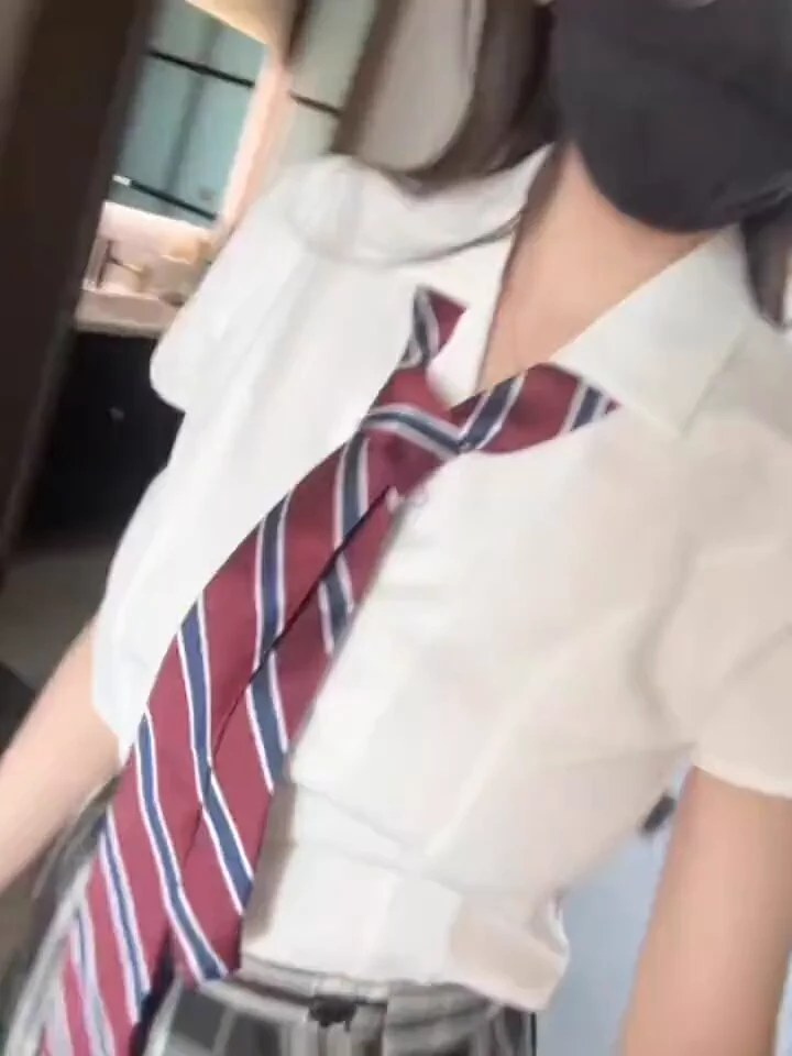 嘿嘿中空出门吃个饭 https://t.co/o4MpG0ya61