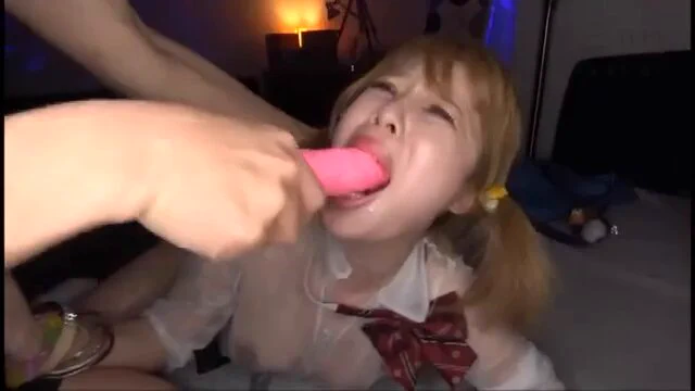 最让母狗兴奋的，从来不是简单的蹂躏做爱而是在玩弄过程中，那种从里到外都被玩到中毒上瘾的堕落快感，那种屈从于我带给你的快感完全臣服感，还有被踩在脚下践踏碾压的羞耻感这些心理上的快感，才是这些母人烂逼真正的“精神春药” #反差 #肉便器 #贱 #屌套@wqganenshi_ @tbzt2024 @007share @eggroll_tea