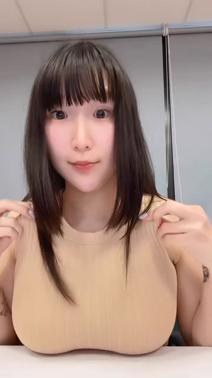 上班好無聊 有人要陪我玩嗎？#會計小姐姐 https://t.co/jNjvq5HQ4D