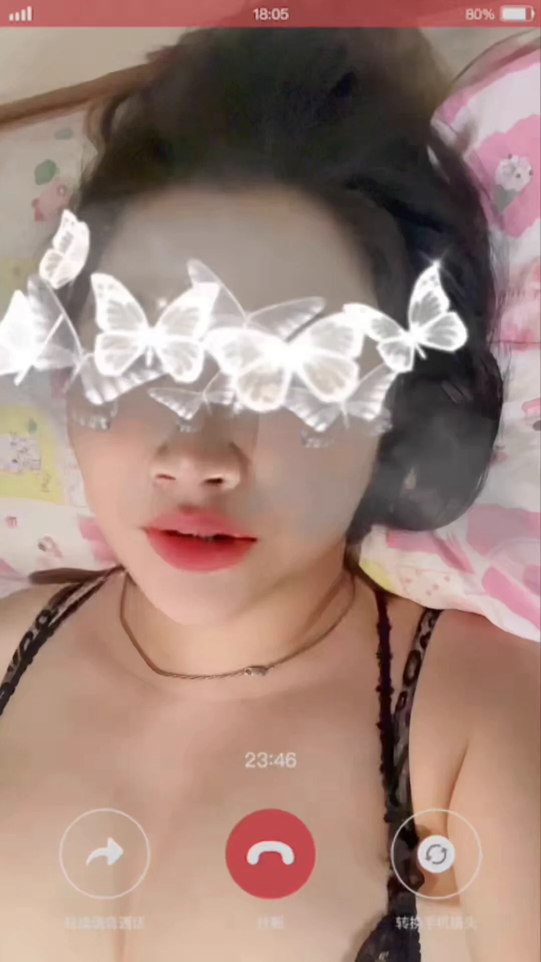 出差时和老婆视频通话，老婆穿着性感胸罩和我聊天，这个时候感觉老婆声音有点奇怪，身体还有略微颤抖，说她腰痛，我半信半疑，我如果有超能力应该能看到老婆真实的一面吧@ToBulma @ToBulaer @KawasawaSen @BulmaList https://t.co/n2UksBs4Fz