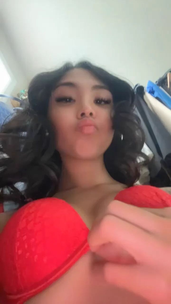 @lowkeydex I’m only 18 &amp; wanna make my first video with a fan on my FREE 0F 😋 https://t.co/adEm7JdIiW