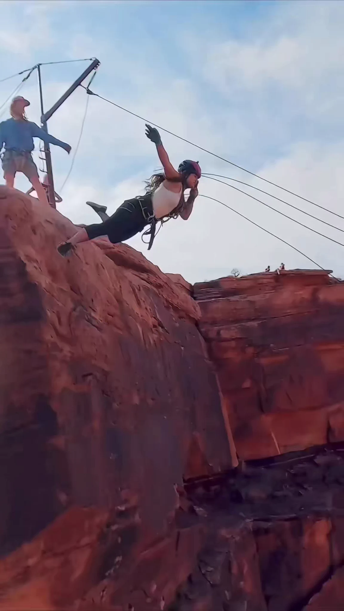 Send this to someone who needs a little adventure in their life. Moab, I underestimated you and you over-delivered! 🙏🏼🤘🏽😍#IloveMoab #utah https://t.co/sA92pqFBnZ
