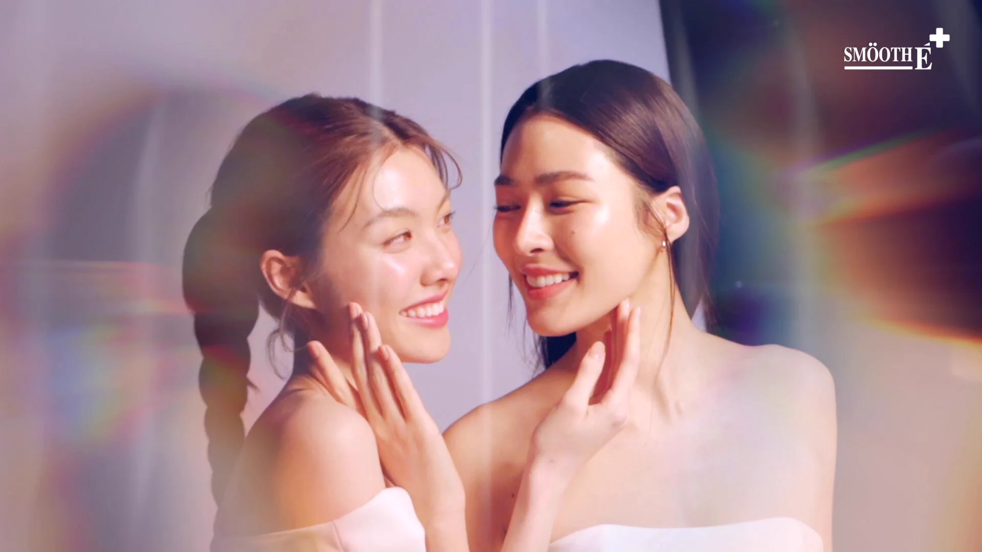 Proud To Be You ภูมิใจในตัวตน🌈เพราะนั่นคือสิ่งที่ทำให้คุณเปล่งประกายไม่เหมือนใคร✨มีเพียง 242 ท่านเท่านั้น ที่จะได้อยู่ในโมเมนต์ที่เต็มไปด้วยความทรงจำและแรงบันดาลใจ เตรียมตัวให้พร้อมแล้วรอลุ้นไปด้วยกันเพียงช้อป Smooth E ครบ 1,300.-รับ 1 สิทธิ์ลุ้นที่นั่ง Top Fan / Exclusive Fan / Lucky Fanแล้วพบกันกับพื้นที่ ที่มีไว้ให้ทุกความรักที่กำลังจะเกิดขึ้นมา🏳️‍🌈📍สะสมสิทธิ์ได้ถึง 10 มิ.ย. นี้เท่านั้น📍ลงทะเบียน : https://t.co/G036VKVrWW📍อ่านรายละเอียดและเงื่อนไข คลิก https://t.co/Qb2C9S2NNCช้อปได้ที่ร้านค้า และ ช่องทางออนไลน์ที่ร่วมรายการLine Shop : https://t.co/O9NlfaJ5KGWebsite : https://t.co/iISmXjPyFt#LingOrmProudToBeYou#SmoothExLingOrm#รักตัวเองในแบบที่คุณเป็น