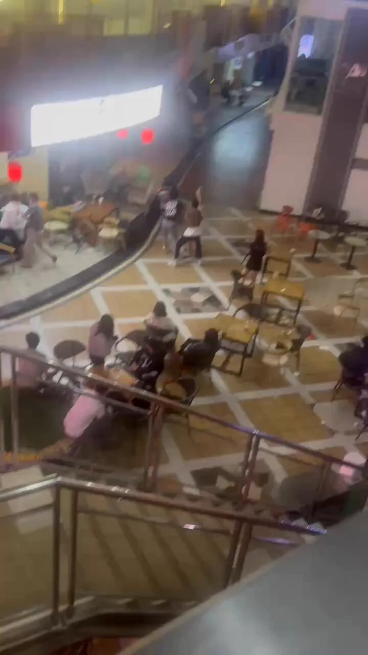 福建泉州，晋江阳光时代广场，出大事了： https://t.co/XZWW7Hgv0F