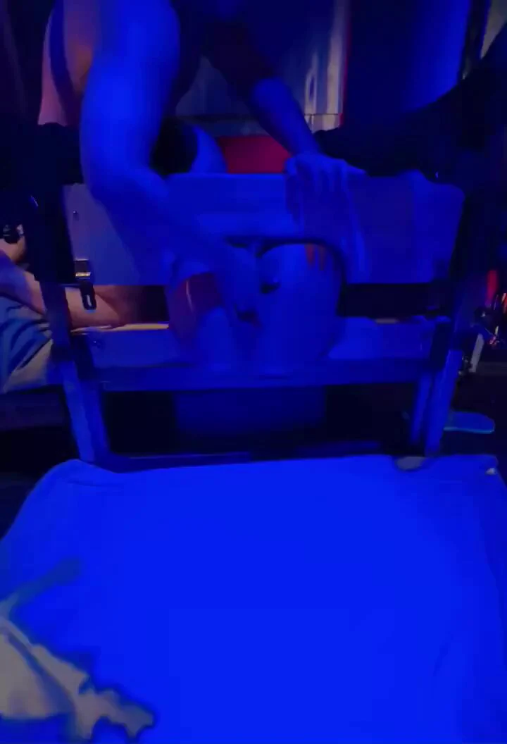 顶级巨乳人妻母狗的虐玩调教【三】 E奶罩杯的母狗玩起来还是不一样 应该说是母猪更为恰当吧 最强反差人妻，内贤外骚 转发私信首页电报群获取完整教学和调教视频，拥有自己的母狗 #母狗 #骚逼 https://t.co/YMetM6U5W9