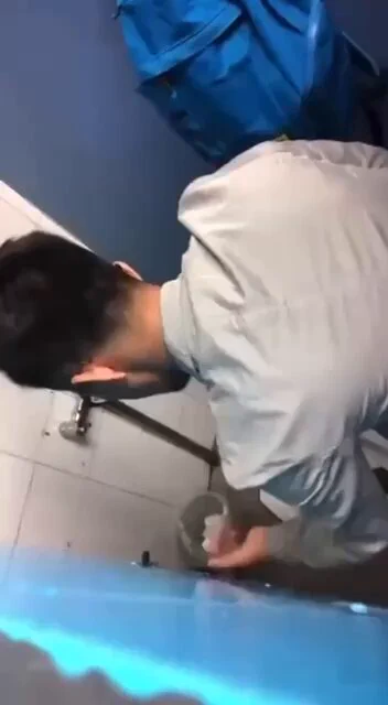 好喜欢这种儒雅英俊的年上小叔叔啊 #鸟洞 https://t.co/VMAstvtVk4