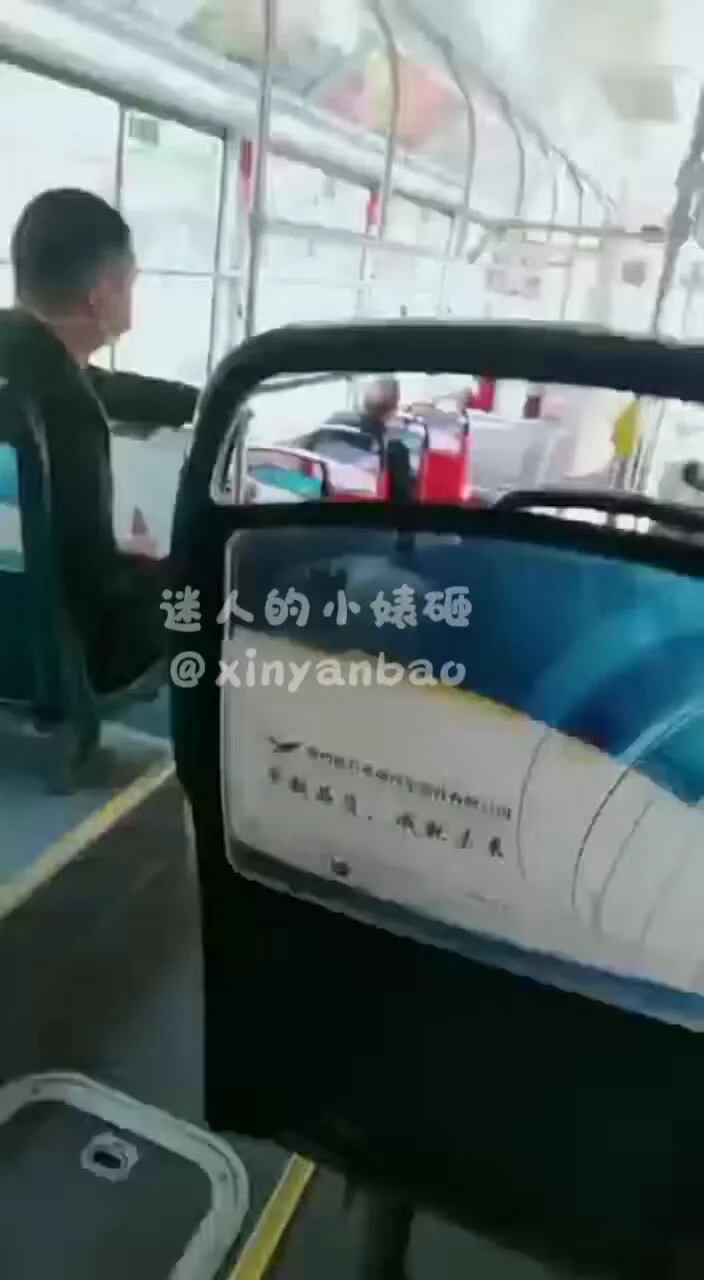 穿着贞操带坐上公交去露出，封闭与开放的完美结合~这种人来人往有摄像头的空间环境，总让人克制不住疯狂的念头与行动😱😱😱@xyberdolls @xybereum @xyberlabs https://t.co/6LqpgzNiEi