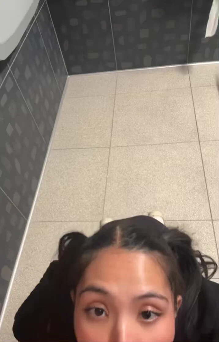 @girlguss you found mee hehe I’m only 18 &amp; got expelled after this 😭 also my 0F is FREE https://t.co/IUURy12kaZ