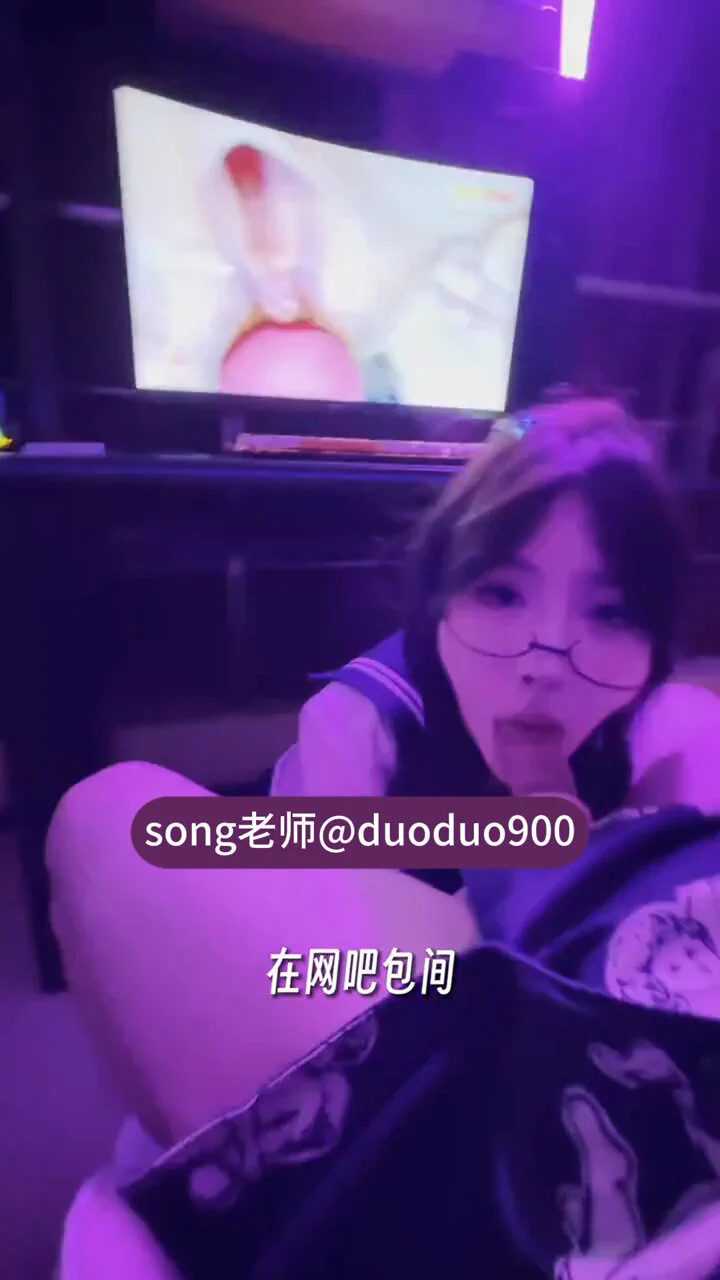 想和我一起线下上网吗？
在线抽一个粉丝去网吧包间... 线下私信过🚪 https://t.co/amCb14790g
