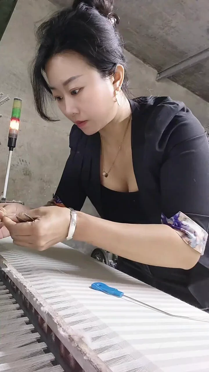 厂里上班的正点少妇 https://t.co/1mz506iONA