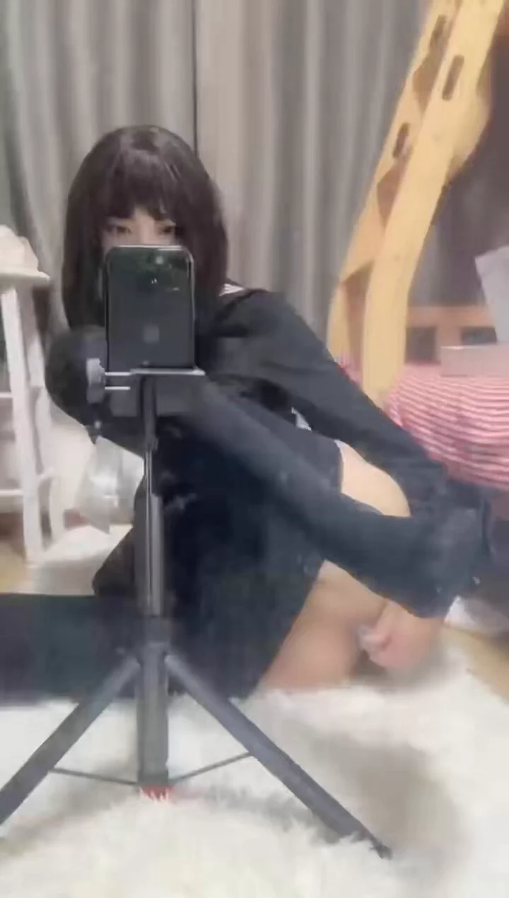 塞进去的时候直接被顶硬了，好有感觉，大小非常适合我的穴穴，弄得我高潮得太快了射的到处都是，视频里的玩具是@SQZdeep_one0家的，很舒服哦
#深潜者 #探索你的深处 #伪娘 #男の娘 #cd #sissy #丝袜 https://t.co/9tpZ4Ub9K8