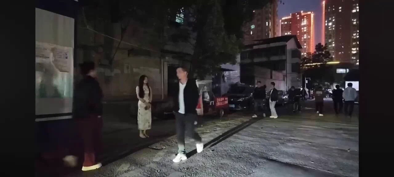 武汉站街真的是死灰复燃的贸易路，真的是野火烧不尽，春风吹又生。原以为没得玩，没想到柳暗花明又一村了，还是不错的，妹子颜值页在线#武汉 #扫街 #快餐 https://t.co/eD6gVtAs4B