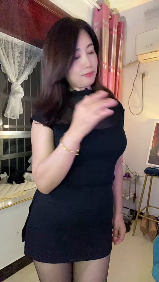 这阿姨很有女人味 https://t.co/dT3oKZgrFA