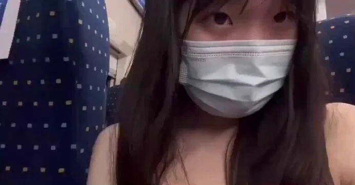 呜呜呜，在高铁上偷偷尝试漏出，第一次差点被发现了，吓死了吓死了 https://t.co/e7YQAubHM4
