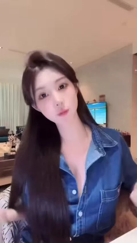 小姐姐颜值身材可真好！这两个大奶子发育的真棒！抖音电报走光群: https://t.co/xFMdrR1U35 https://t.co/UiNMbEvSF6