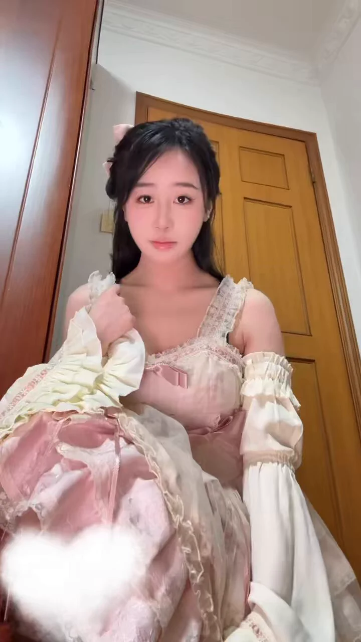 屏幕前的小🐶，爬过来当痰盂吧！妈妈就这样微笑着，看着你犯贱的样子，大口大口的吃。#口水 #女控 #字母圈 #琴月S #上海杭州原创投稿⬇️@Xiaoxiaofoer@ToukaYuan@MitsumeDoji https://t.co/JSqjq4Vi22