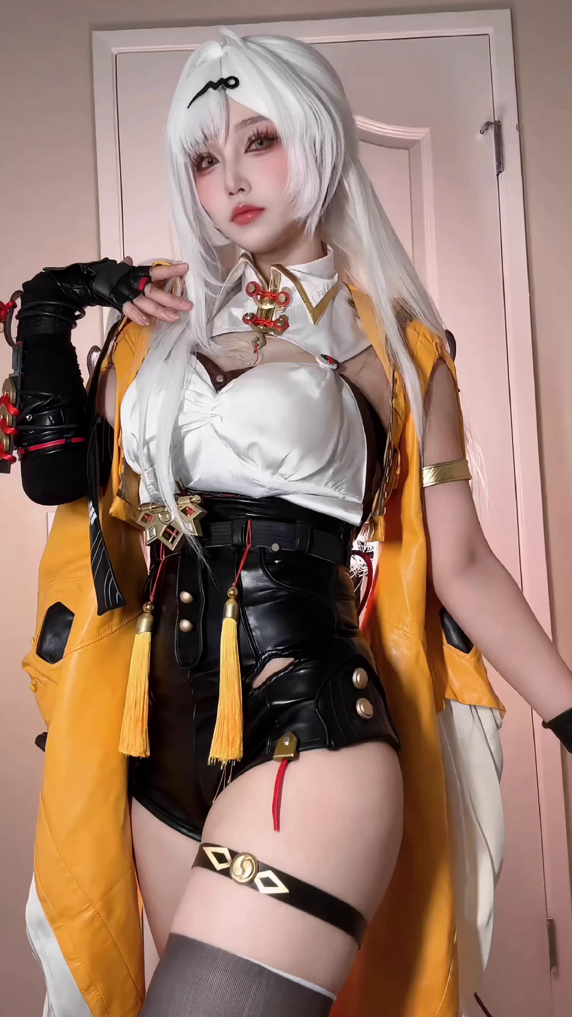 POV: 👀You spot thighs that have been tempered by years of cultivation#zenlesszonezero #zzzero #絕區零 #ゼンゼロ #cosplay #yixuan #nextstopwaifei #zzzax https://t.co/6dCKA2IJXz