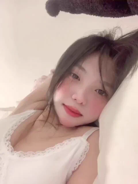 臭宝们、你们在干嘛啊，我想你们了。想你弟弟插入我身体里面的那一刻了☹️☹️ https://t.co/hGE4fziL0L